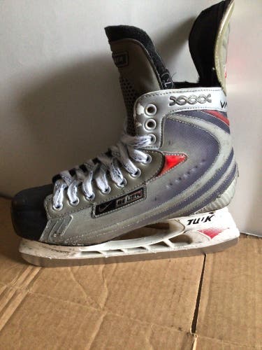Used Bauer Regular Width  Size 7.5 Vapor XXXX Hockey Skates