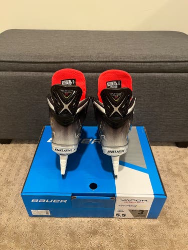 BRAND NEW Bauer Vapor Hyperlite Skates Size 5.5 Fit 3