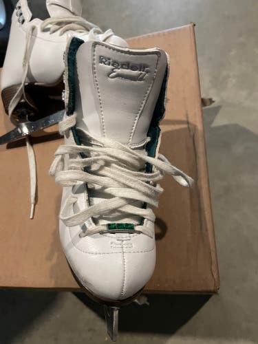 Riedell Size 1 Figure Skates