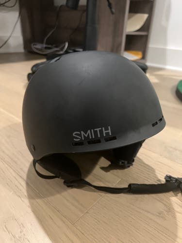 Unisex Large Smith Helmet