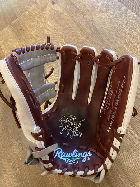 Like New Heart of the Hide Baseball Glove 11.75"