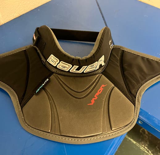 Bauer goalie neck guard sr
