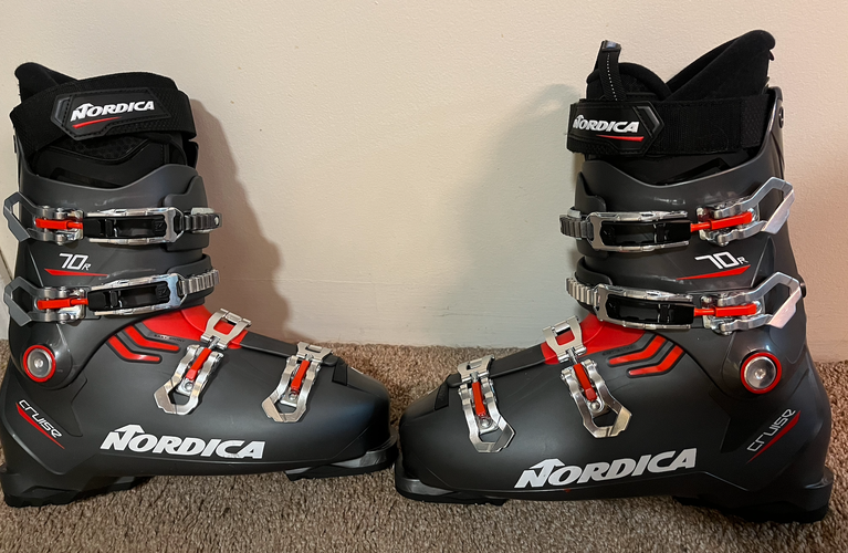 Like New Men's Nordica Cruise Ski Boots (30.5)
