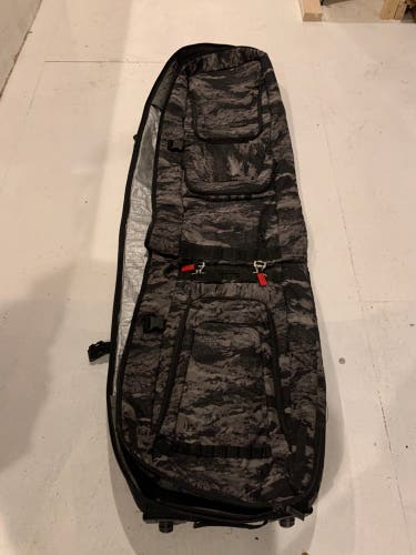 Oakley Snowboard Rolling Bag Travel Snow Board Ski