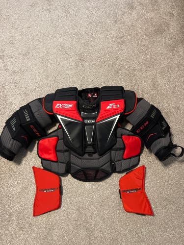 CCM  Extreme Flex E2.9 Int Goalie Chest Protector