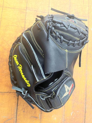 New All-Star Right Hand Throw 33.5" CM3000SBK Catcher's Glove Oscar Hernandez