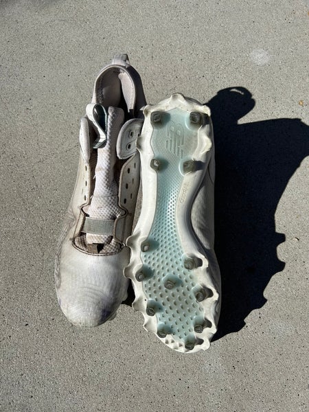 White Men's Molded Cleats Low Top Freeze