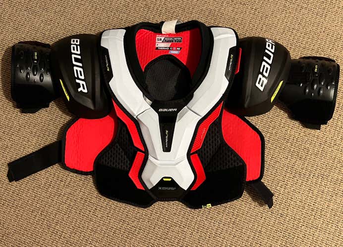 Used Senior Medium Bauer Vapor Hyperlite Shoulder Pads
