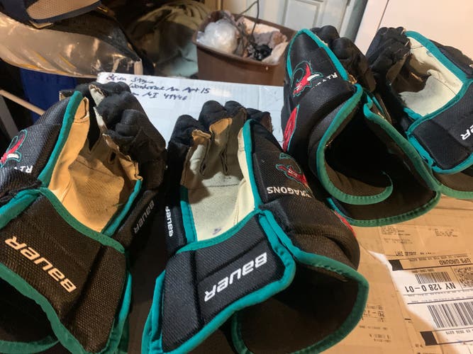 Columbus River Dragons 14” Bauer 4 roll gloves