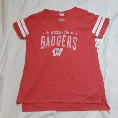 NWT WISCONSIN BADGERS T-SHIRT WOMENS M BOX SEAT CLOTHING CO. TOP SOFT..