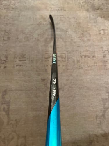 Senior Right Handed P28 Nexus Sync Hockey Stick