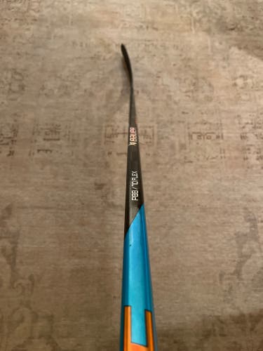 Senior Right Handed P88 Nexus Sync Hockey Stick