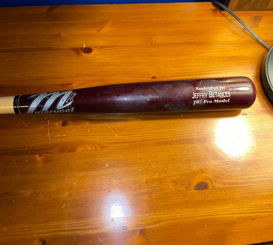 Marucci Wood (-3) 30.5 oz 33.5" Jr7 Bat