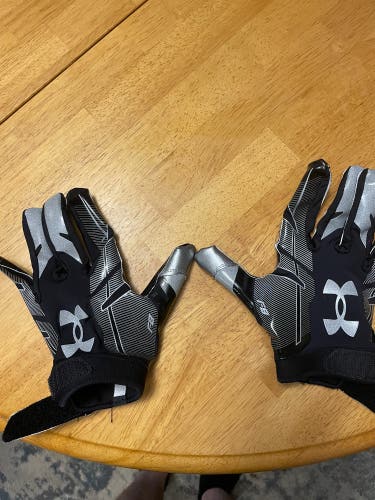 Black Adult XL Under Armour Gloves