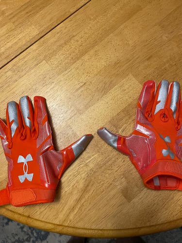 Orange Adult XL Under Armour Gloves