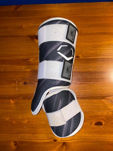 Evoshield Baseball Batter’s Leg Guard (RH)