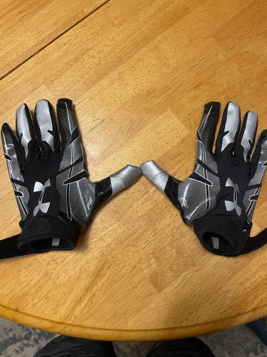 Black Adult XL Under Armour Gloves