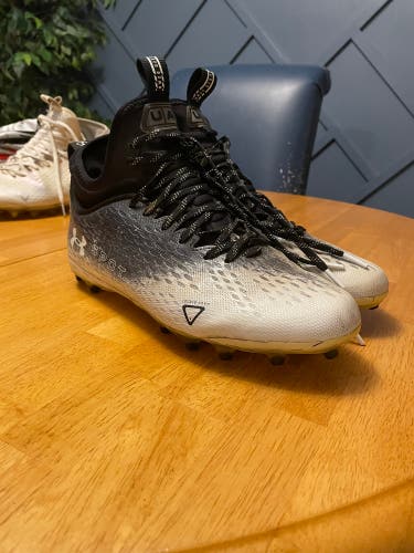 Men's Molded Cleats Mid Top Spotlight MC