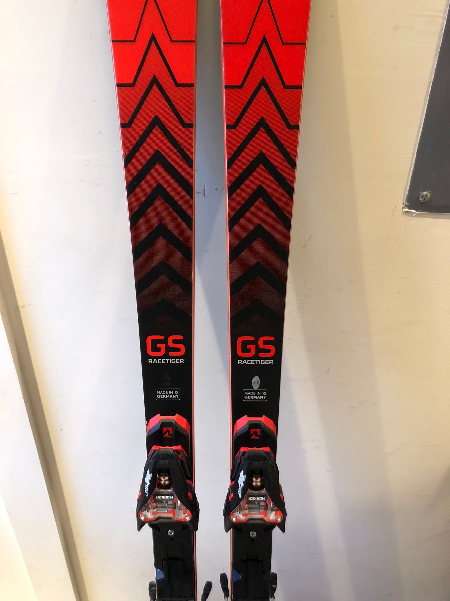 2021 Volkl Racetiger GS Skis With Marker Xcomp 12 Race Bindings