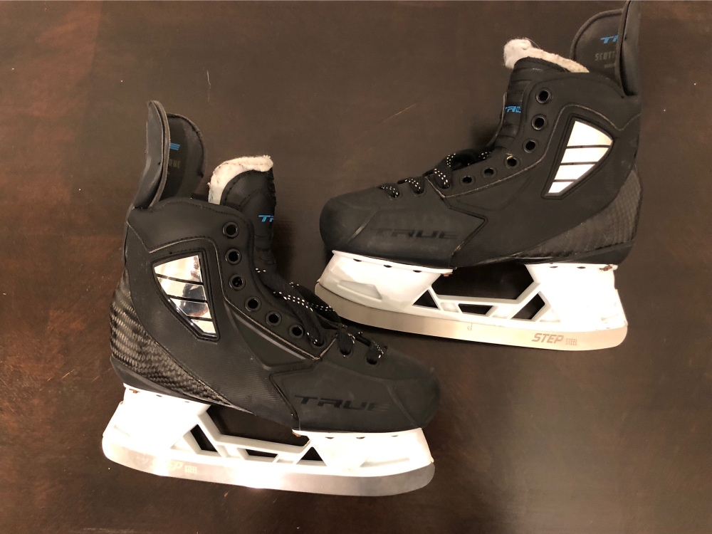 LIKE NEW  Junior Used True Pro Custom Hockey Skates Regular Width Pro Stock Size 5/5.5