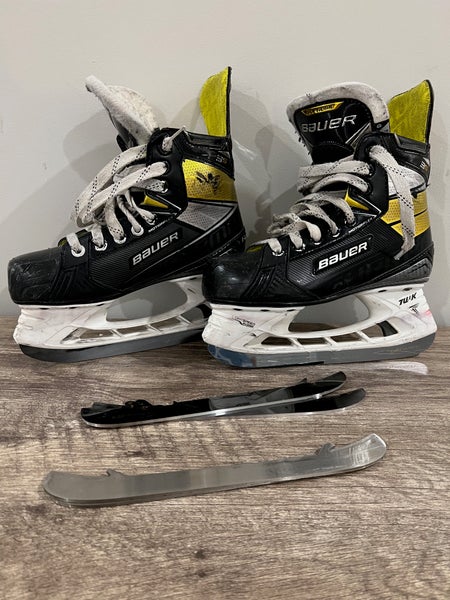 Youth Used Bauer Supreme 3S Hockey Skates Size 3.5