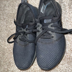 Black New balance shoes