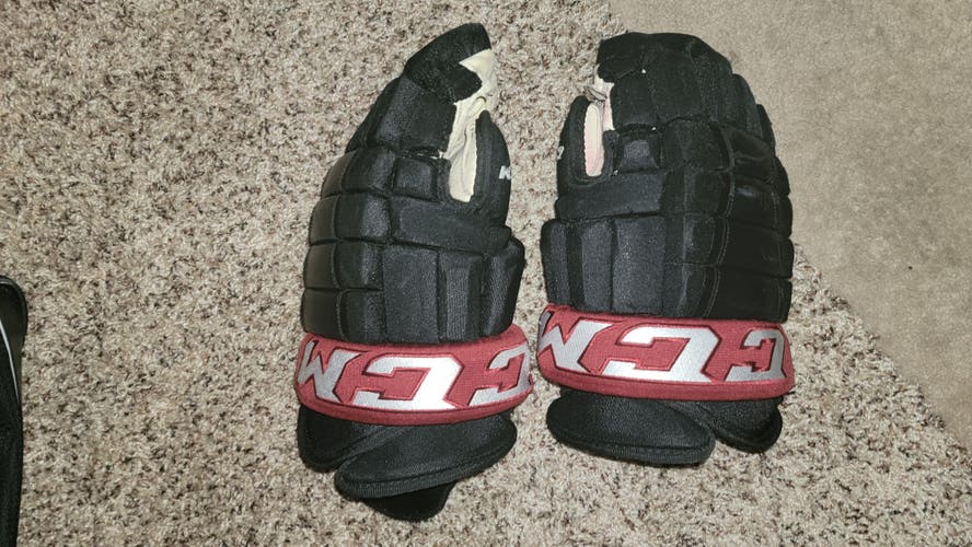 Used CCM HG97 Gloves 14"