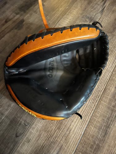 Used Right Hand Throw Wilson A2000 Catcher's Glove 32.5"