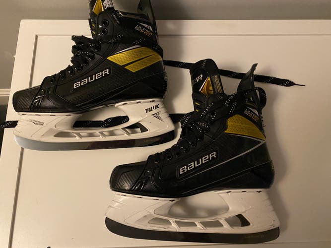 Senior Used Bauer Supreme UltraSonic Hockey Skates Size 9.5