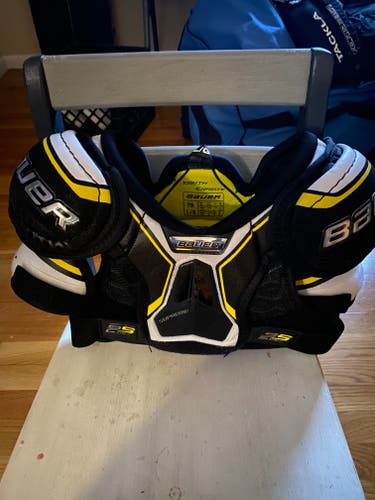 Used Youth Large Bauer Supreme 2S Pro Shoulder Pads