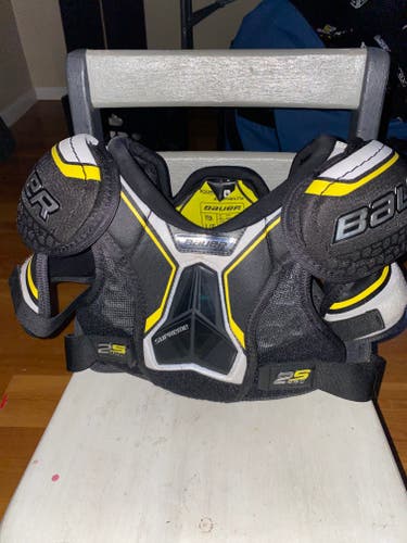 Used Youth Large Bauer Supreme 2S Pro Shoulder Pads