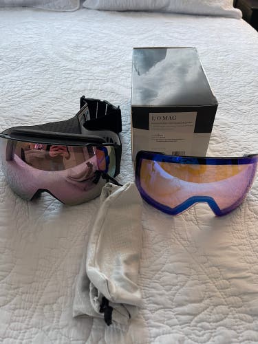 Smith I/O MAG Black + ChromaPop Everyday Rose Gold Mirror Lens