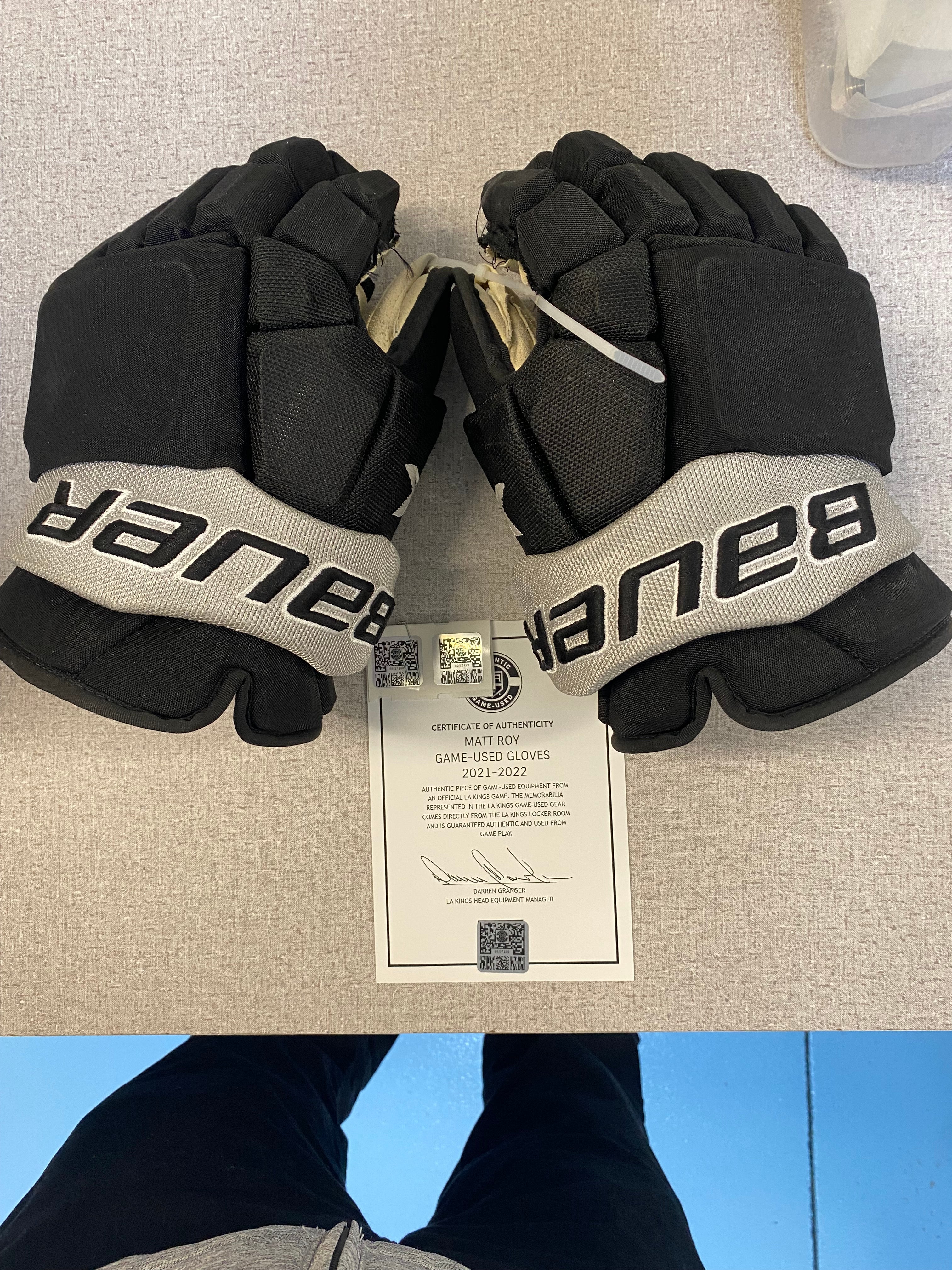 Matt Roy LA Kings Game Worn Bauer Vapor 2X Pro Gloves 14 Pro Stock