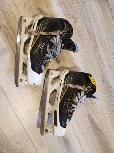 Junior Used CCM Tacks 6092 Hockey Goalie Skates Regular Width Size 5