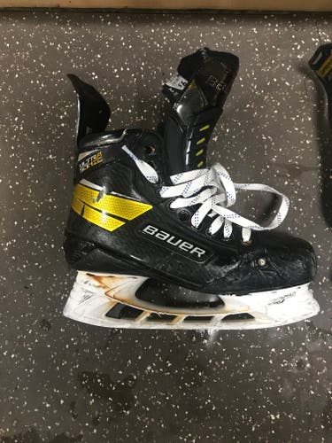 Senior Used Bauer Supreme UltraSonic Hockey Skates Regular Width Size 9.5