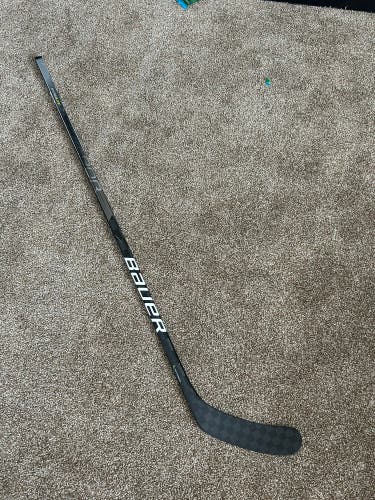 Senior Left Hand P92M Pro Stock Vapor Hyperlite Hockey Stick