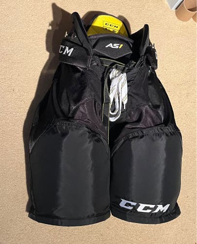 CCM SuperTacks AS1 Senior Small Ice Hockey Leg Pants Black Like New