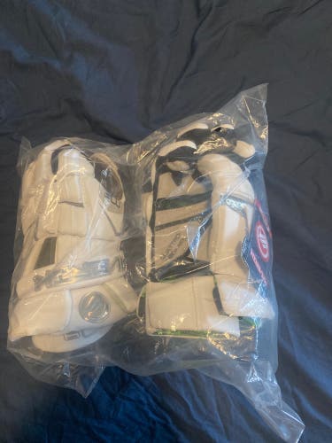 New Player's Maverik large M4 Lacrosse Gloves