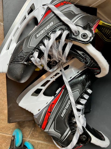 Youth Used Bauer Vapor X2.9 Hockey Skates Extra Wide Width Size 4.5