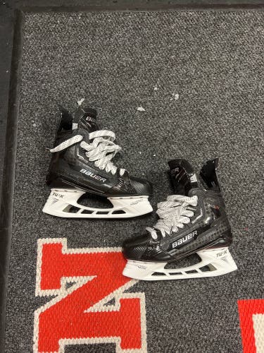 Brand New Bauer Size 7.5 Fit 2 Supreme Mach Hockey Skates