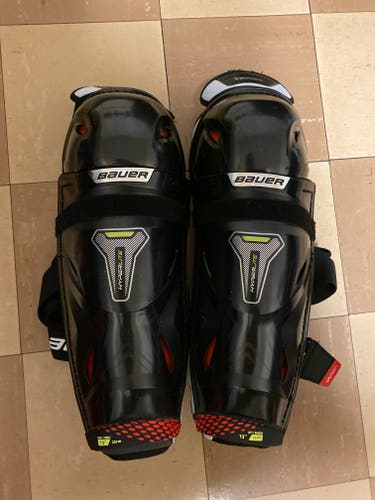 New Bauer Vapor Hyperlite Shin Pads