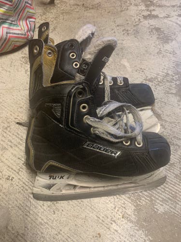 Bauer Regular Width  Size 3.5 Nexus 800 Hockey Skates
