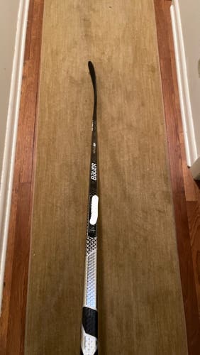 Senior Right Handed P28 Pro Stock Nexus Geo Hockey Stick