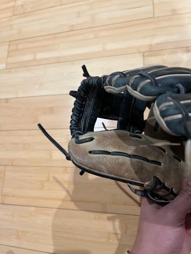 Infield 11.5" A2000 Baseball Glove
