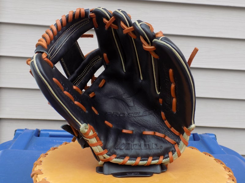Used Mizuno Right Hand Throw Infield Pro Select Baseball Glove 11.5"