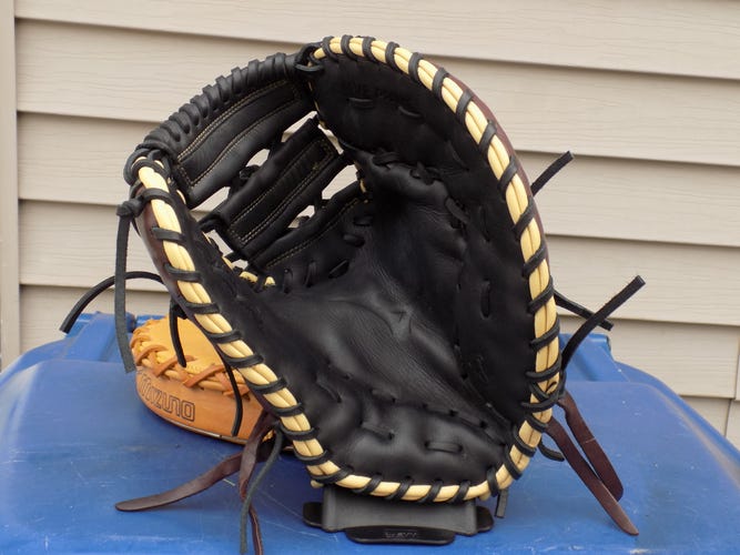 Used Mizuno Right Hand Throw First Base MVP Prime Baseball Glove 12.5"