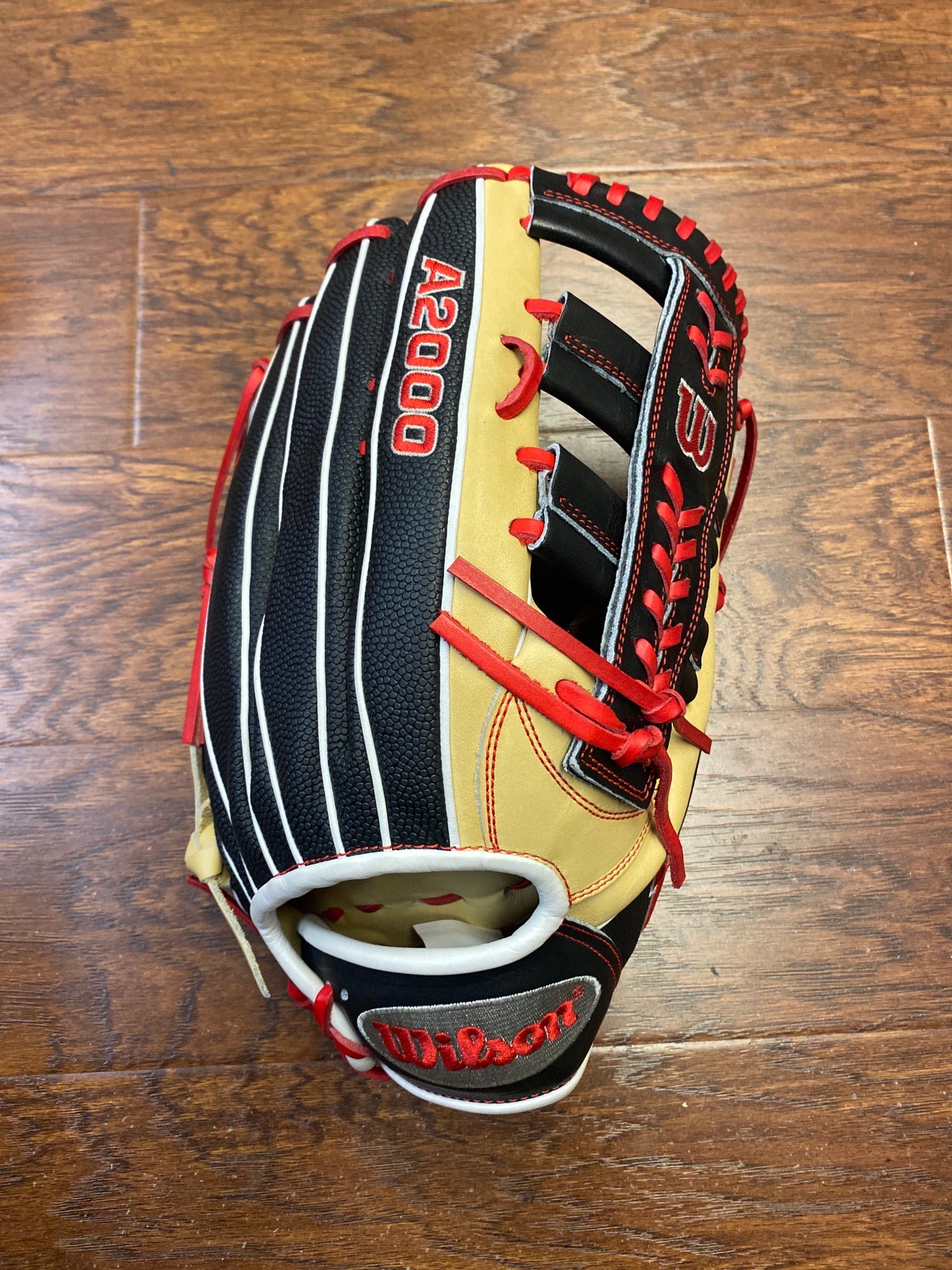 Wilson A2000 2018 August Glove of the Month 12.75 Outfield Baseball Glove  SA1275SS - Bases Loaded