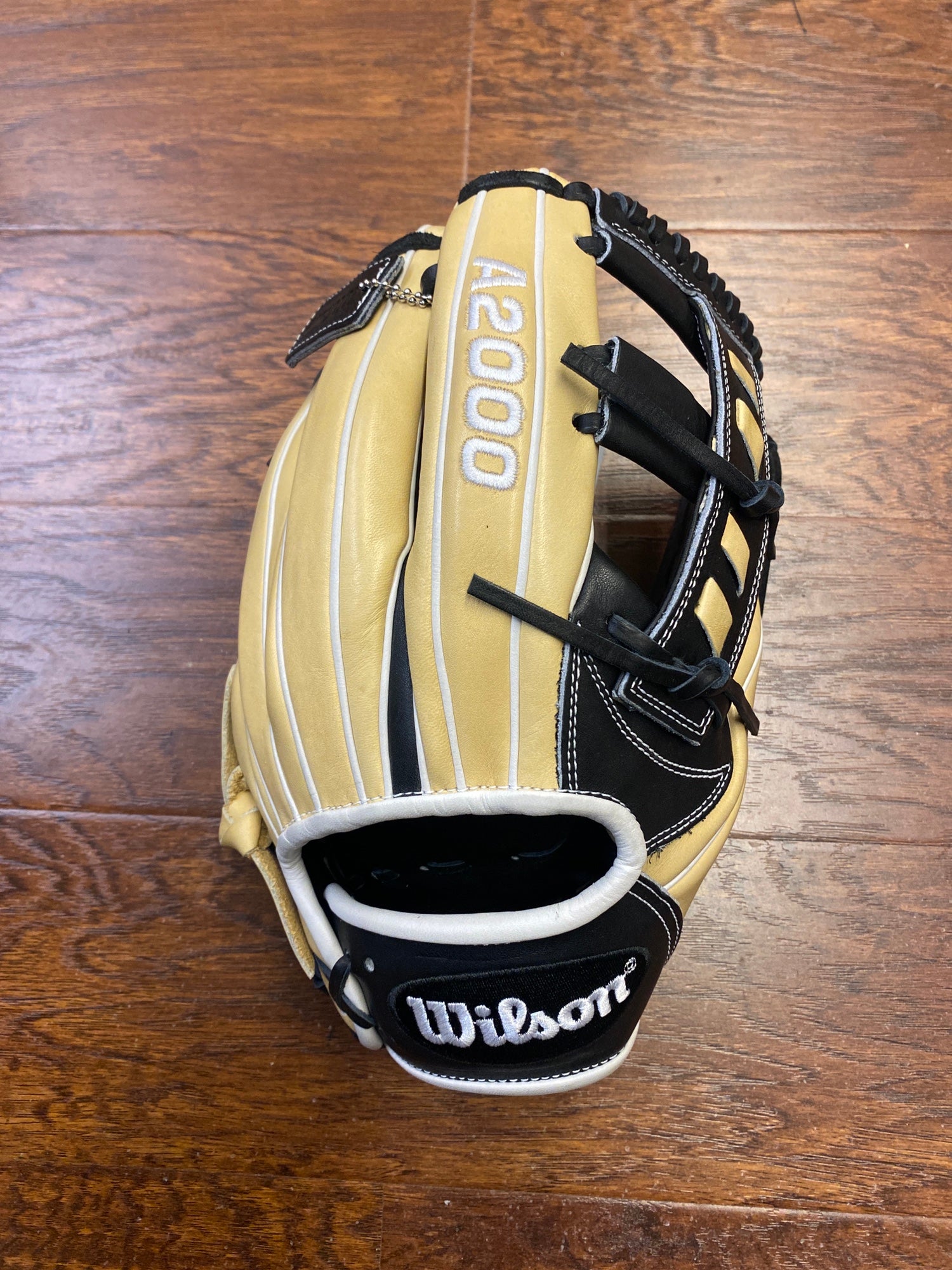 Wilson A2000 1716 WBW100993 11.5 Baseball Glove - 2022 Model