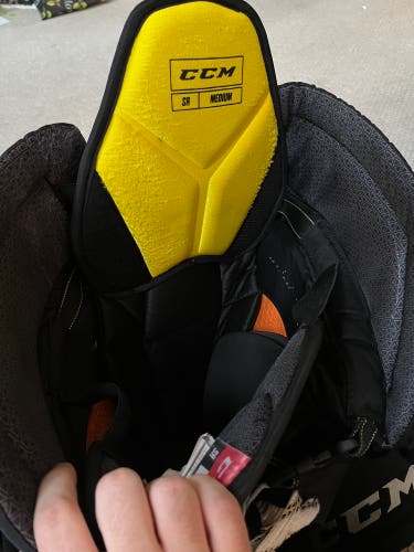 Senior Medium CCM  Tacks 9060 Hockey Pants