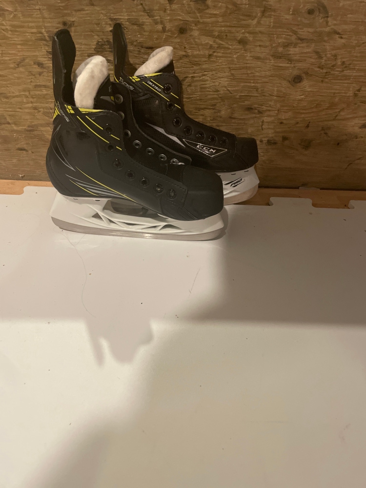 New CCM Regular Width  Size 1 Super Tacks Hockey Skates